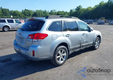 2013 Subaru Outback 2.5I Premium z USA, uszkodzony, nr VIN 4S4BRBCC7D3278460